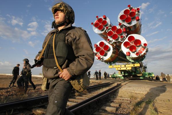 Raketa už je v Bajkonuru, kosmická loď však možná byla poškozena.
