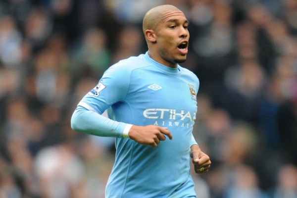 Zlý hoch Nigel de Jong.