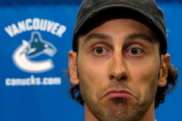 Brankář Roberto Luongo si za sezonu vydělá 10 milionů dolarů.