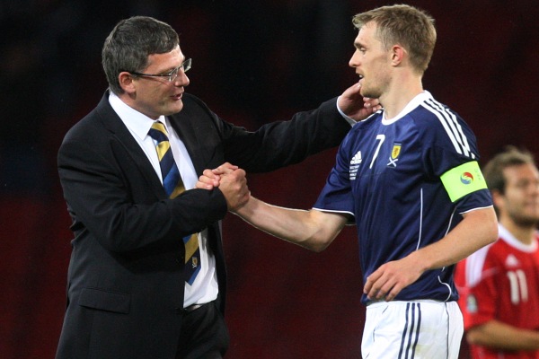 Klíčoví muži Skotska. Trenér Levein (vlevo) a kapitán Darren Fletcher. Klíčoví muži Skotska. Trenér Levein (vlevo) a kapitán Darren Fletcher.