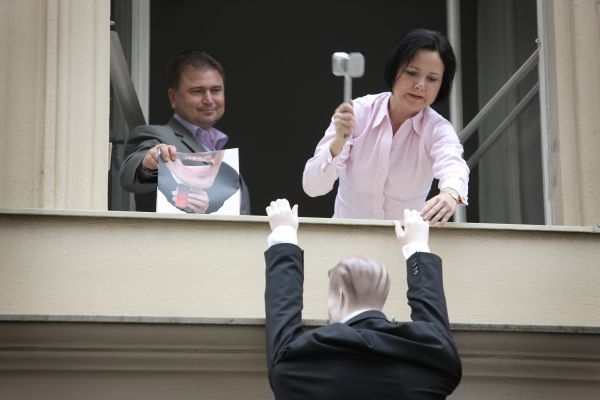 Kandidátka na pražského primátora Markéta Reedová (VV) při protikorupčním happeningu.