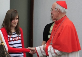 Kardinál Brady zažíval horké chvilky, když obhajoval církev ve skandálu se zneužíváním.