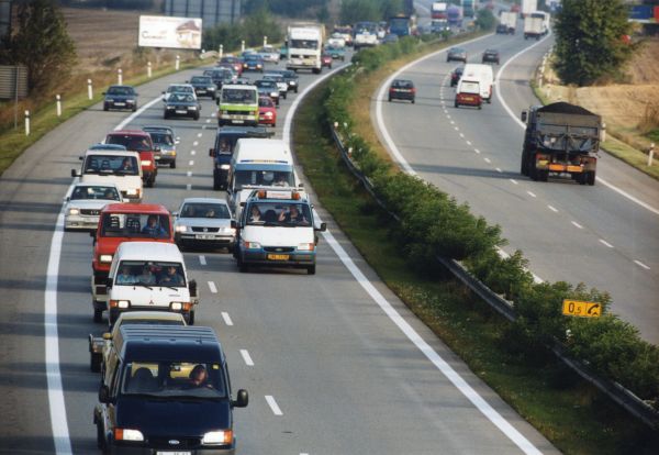 Dopravní nehoda zablokovala krátce před 17.30 dálnici D8 u Nové Vsi (ilustrační foto).
