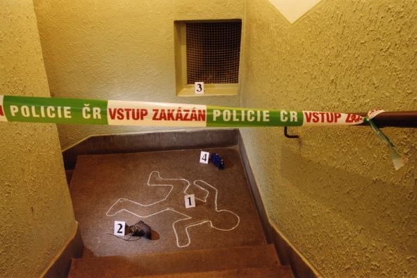Za vraždu manželky půjde do vězení na 17 let (ilustrační foto). Za vraždu manželky půjde do vězení na 17 let (ilustrační foto).