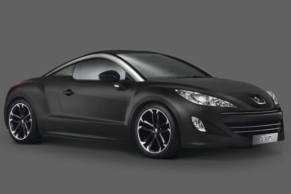 Sportovní kupé Peugeot RCZ.