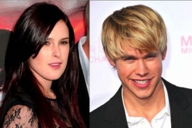 Rumer Willisová a Chord Overstreet.