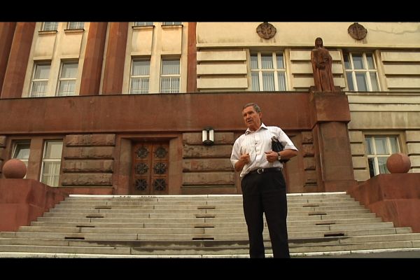 Hrdina filmu JUDr. Milan Danisovic.