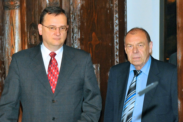 Jaroslavu Zavadilovi (vpravo) a premiérovi Petru Nečasovi se nepodařilo najít shodu.