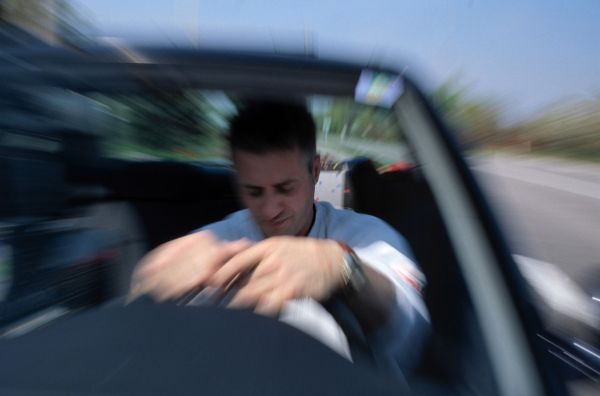 Němečtí policisté odnesli spícího opilce za volantem na odběry (ilustrační foto). Němečtí policisté odnesli spícího opilce za volantem na odběry (ilustrační foto).