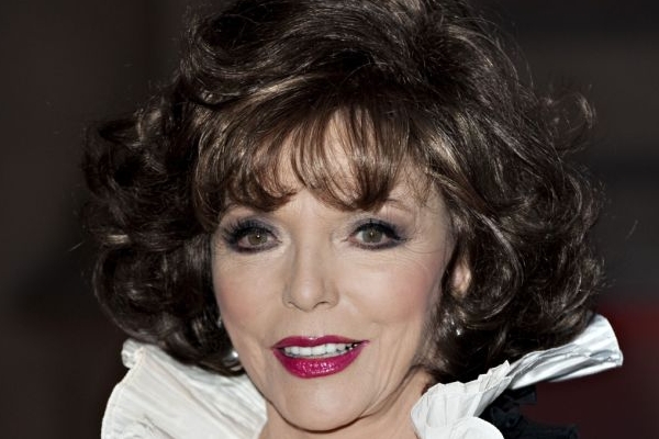 Sedmasedmdesátiletá Joan Collinsová.