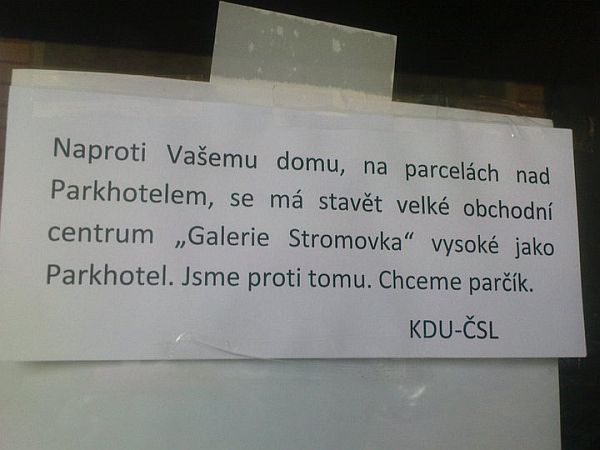 Kampaň skončila. Lidovci už nevsadili na ploty, ale na okna.