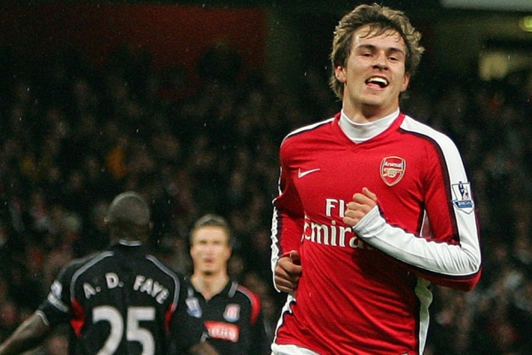 Aaron Ramsey je fit a vrací se k fotbalu po hrůzném zranění.