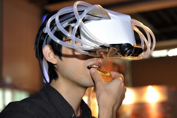 Helma kombinuje realitu s počítačovou animací a čichovými vjemy.