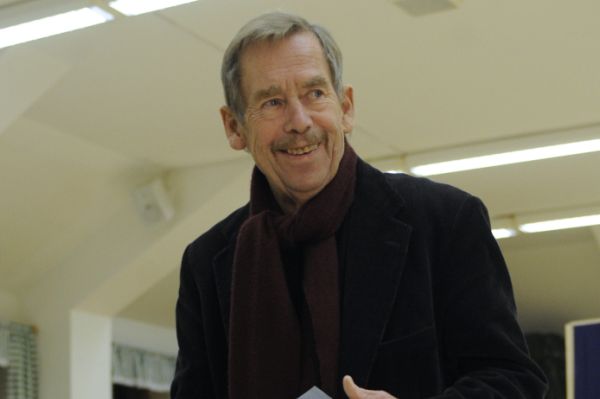 V základní škole Norbertov v Praze 6 volil bývalý prezident Václav Havel.