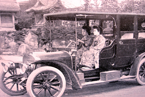 Český úspěch škodovky v Japonsku dokumentoval v říjnu 1910 pražský časopis Český svět. 