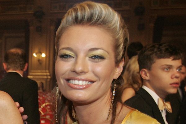 Přítel moderátorky Lucie Borhyové Niko Papadakis se za ní přestěhuje do Prahy.