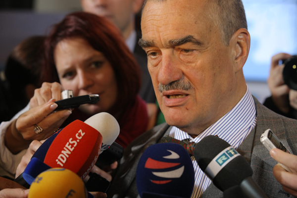 Karel Schwarzenberg přiznává, že jeho strana soupeří s ODS.