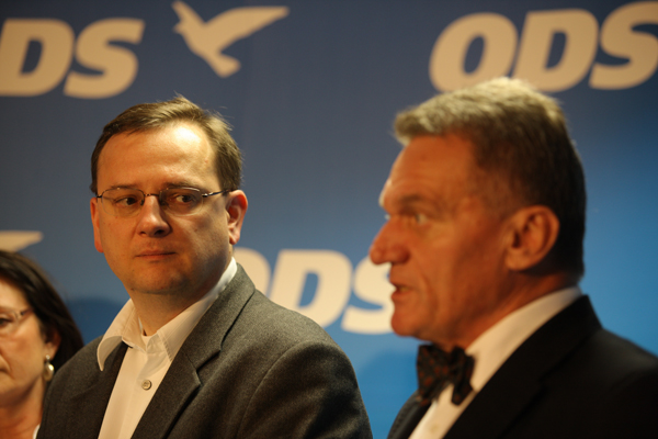 Premiér Petr Nečas (vlevo) a kandidát na pražského primátora Bohuslav Svoboda.