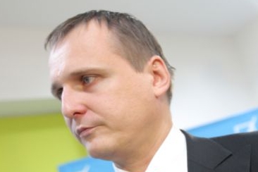 Vít Bárta se svým oblíbeným jídlem - vařenou čočkou.