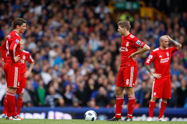 Liverpool se trápí dál, prohrál i derby s Evertonem.