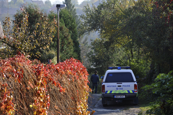Policisté pátrali po zmizelé dívce hlavně v Troji.