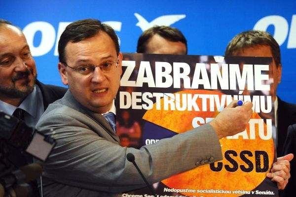 Nečas vytáhl do boje proti ČSSD. Hrozí i Paroubkem.