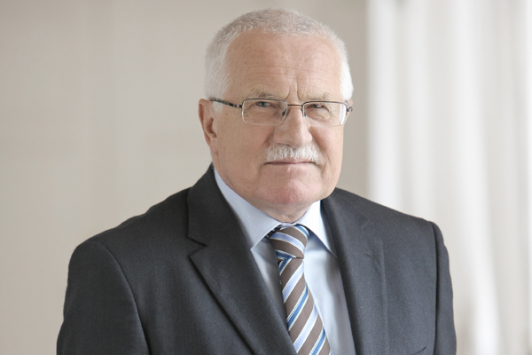 Prezident ztrácí důvěru veřejnosti.