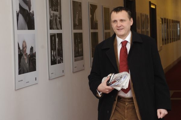 Ministr Vít Bárta nařídil přesun 9500 zaměstnanců.