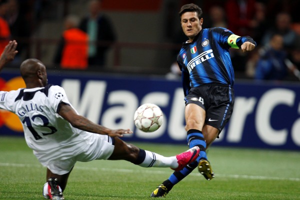 Javier Zanetti střílí první gól Interu Milán.