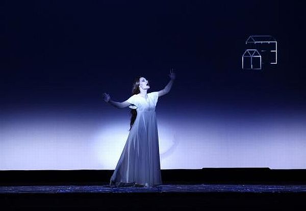 Robert Wilson: Káťa Kabanová v Národním divadle. 