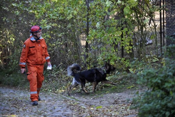 Místo zmizení Aničky prohledávají policisté znovu.