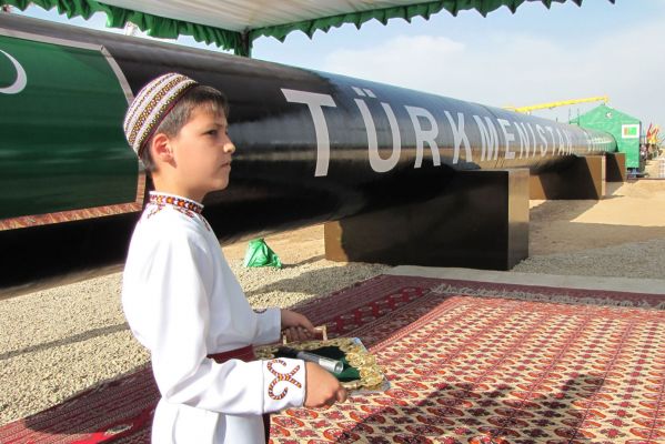 Ještě nedávno byl turkmenský plyn v rukou Rusů, dnes je ale na vlastních nohách.