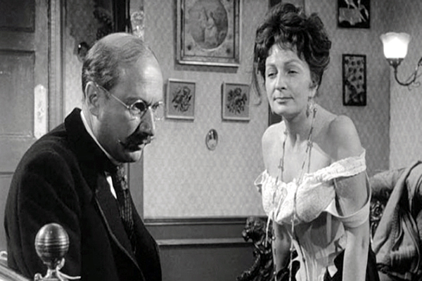 Vrah Dr. Crippen s manželkou ve filmové podobě hrůzné vraždy z roku 1910 (film byl natočen v roce 1962).