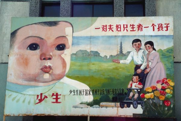 Billboard v Šanghaji propaguje politiku jednoho dítěte.