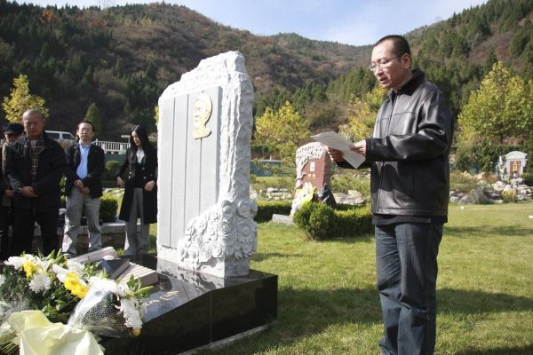 Důvodem zatčení profesorky měla být její podpora vězněnému nositeli Nobelovy ceny míru Liou Siao-po (vpravo).