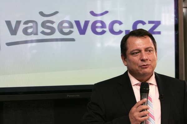Jiří Paroubek nyní vede svůj web s názvem Vaše věc. Jiří Paroubek nyní vede svůj web s názvem Vaše věc.
