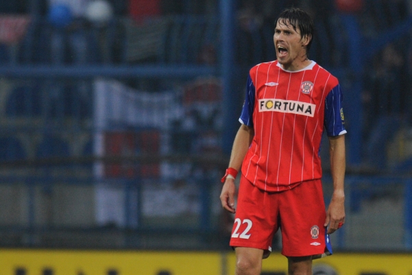 Fotbalista Brna František Trousil burcuje svůj tým.