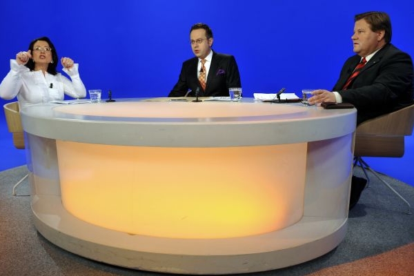 Němcová i Škromach souhlasí s přímou volbou prezidenta v roce 2012. 