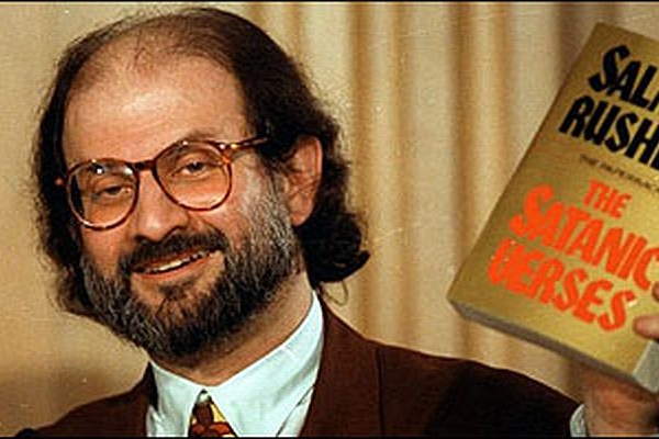 Salman Rushdie v době vydání Satanských veršů.