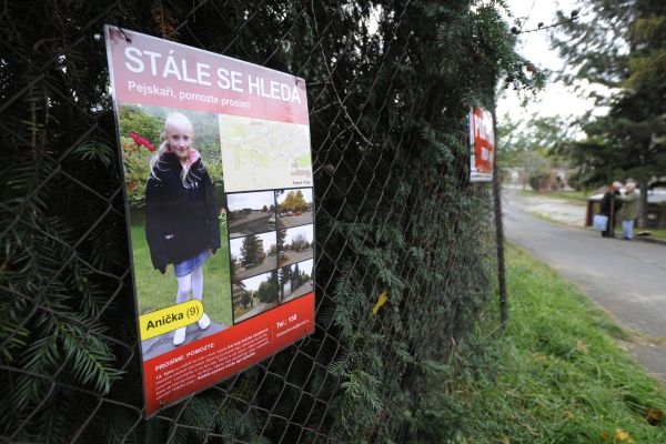 Policie dál hledá ztracenou Aničku poblíž zoo.