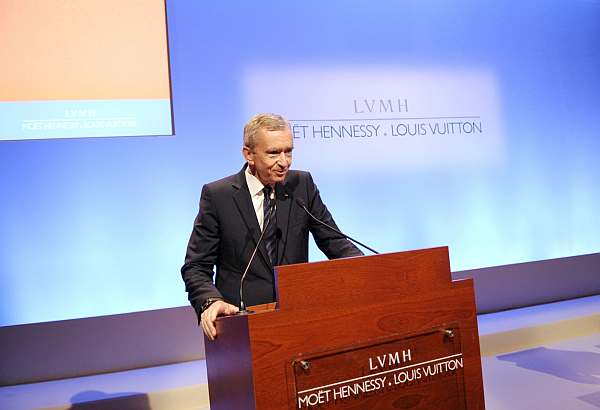 Vládce luxusní skupiny LVMH Bernard Arnault.