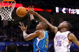 Kevin Durant (vpravo) se může stát novým miláčkem davů.