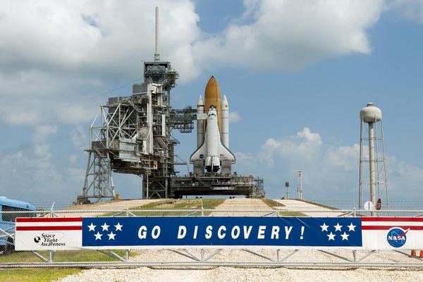 Raketoplán Discovery je připraven ke svému poslednímu letu.