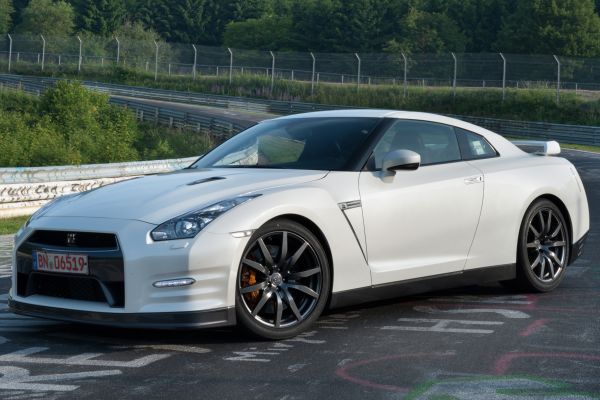 Nissan GT-R modelového roku 2011 dostal silnější motor.