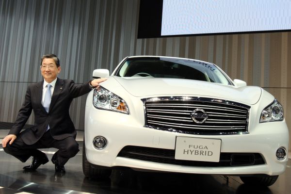 Nissan Fuga se představil s hybridním motorem.