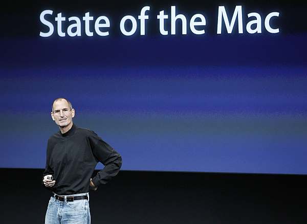 Šéf Applu Steve Jobs má 51 miliard na nákupy. Koupí i Sony?