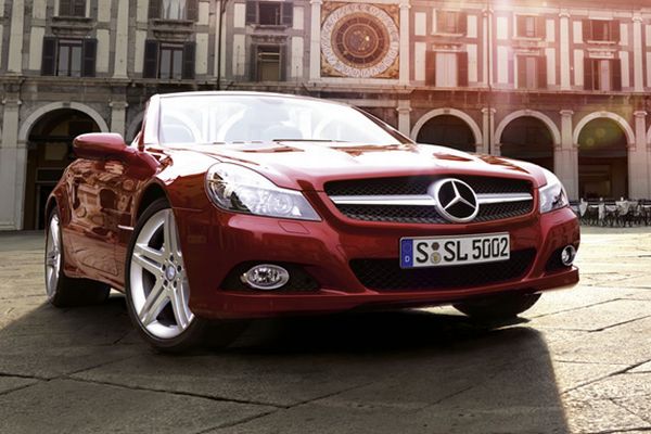 Jezdit vozem Mercedes SL, to v USA zvyšuje pravděpodobnost pokuty.