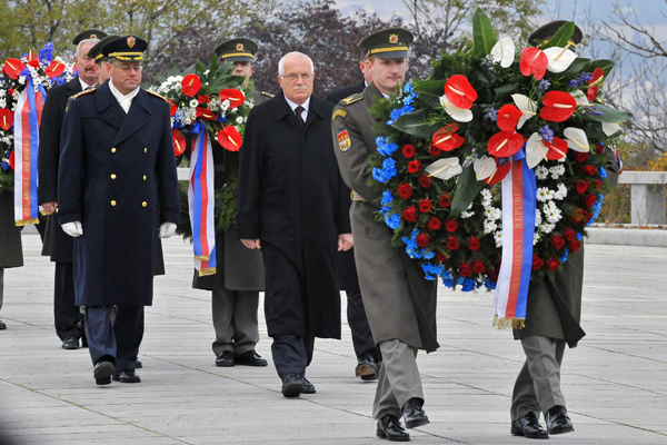 Pietní akce na Vítkově se zúčastnil Václav Klaus i přední ústavní činitelé. 