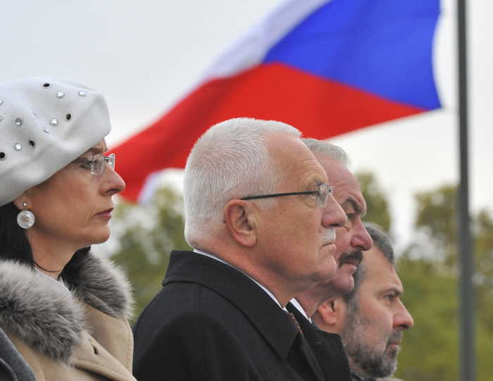Václav Klaus a ostatní ústavní činitelé během pietní akce na Vítkově.