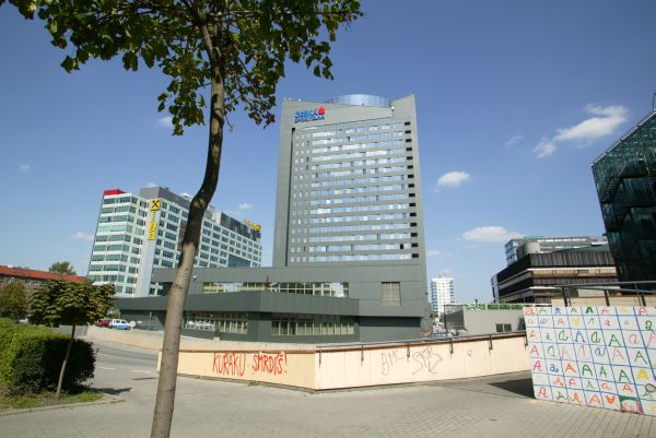 České spořitelně klesl zisk o 11,5 procenta.